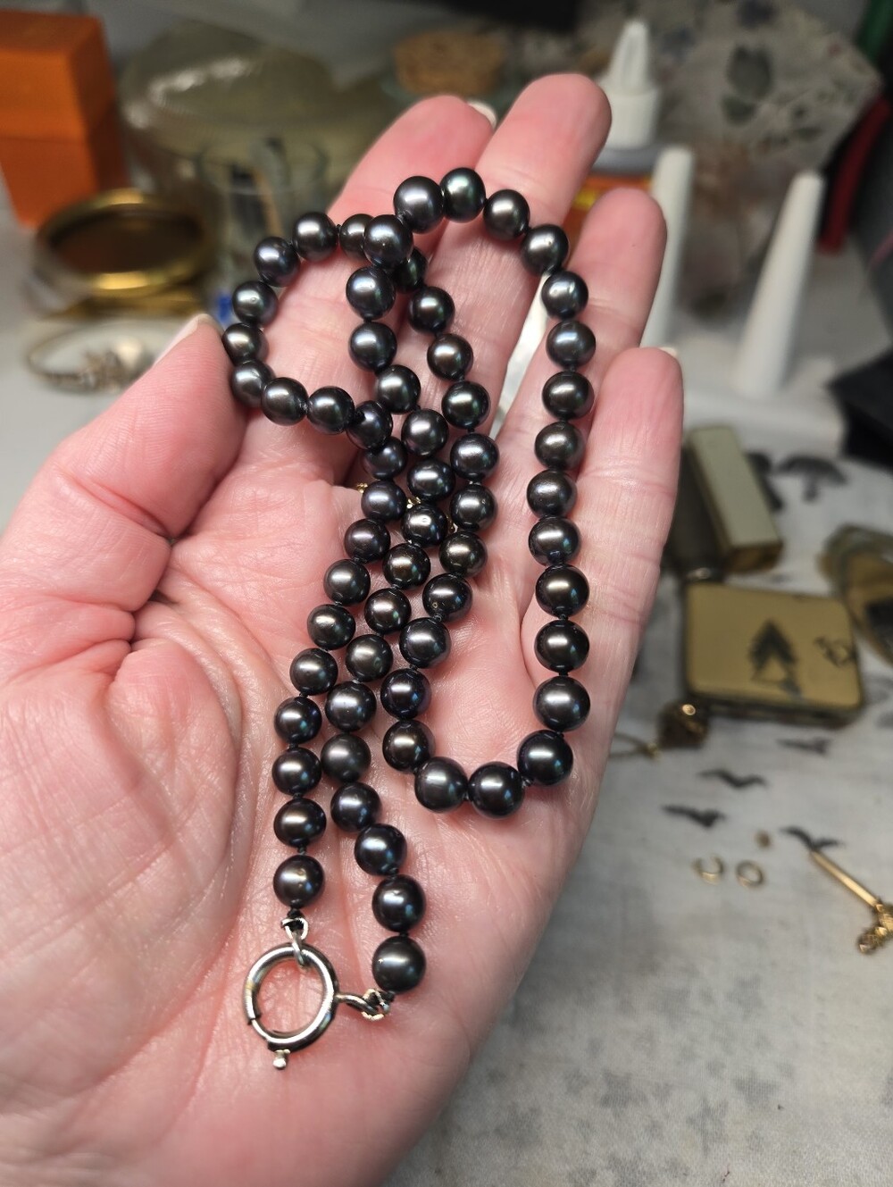 Classic Peacock Pearl Necklace with Sliver Tone Clasp